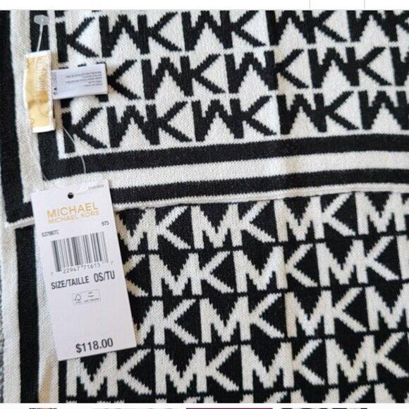 Michael Kors Signature Brand Logo Print Black and White Knit Plush Scarf - Picture 3 of 4